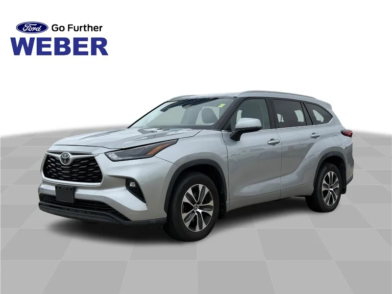 Used 2022 Celestial Silver Metallic Toyota XLE AWD (Natl) image 1