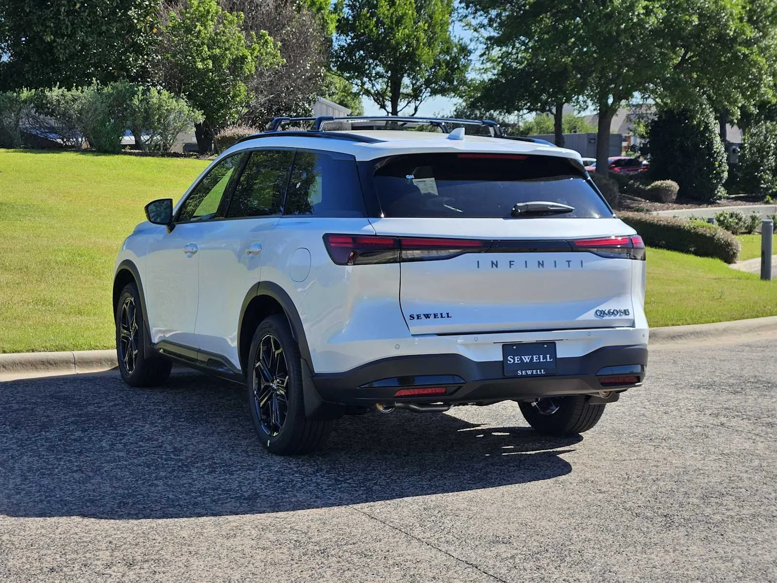New 2026 RADIANT WHITE INFINITI Sport AWD image 3