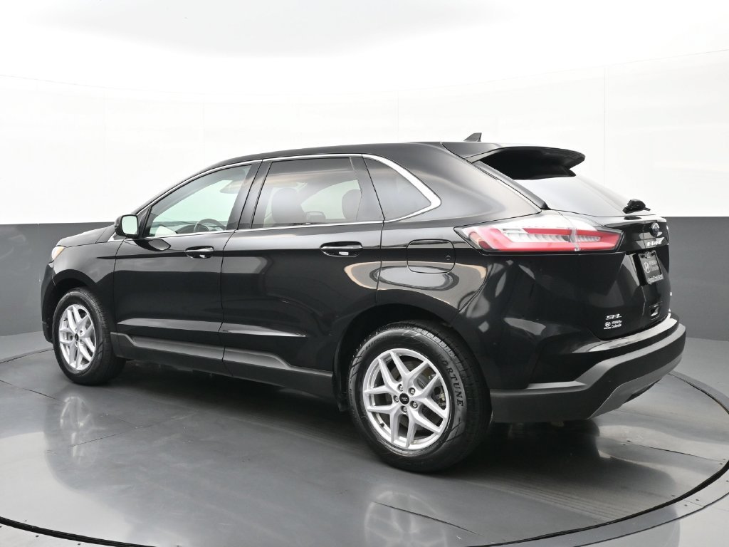 Used 2023 Black Ford SEL image 5