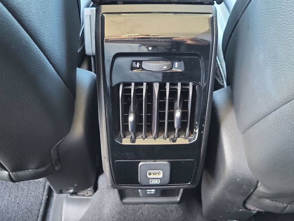 Used 2022 White Jeep Latitude FWD image 26