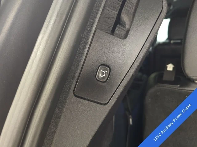 Used 2016 Granite Crystal Clearcoat Metallic Dodge R/T image 17