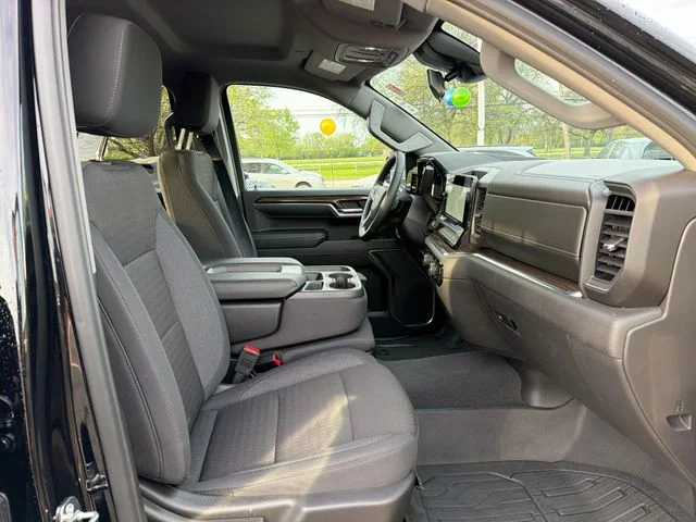 Used 2024 Black Chevrolet LT image 27