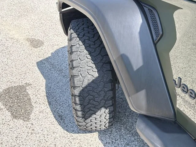 Used 2021 Green Jeep Sport image 29