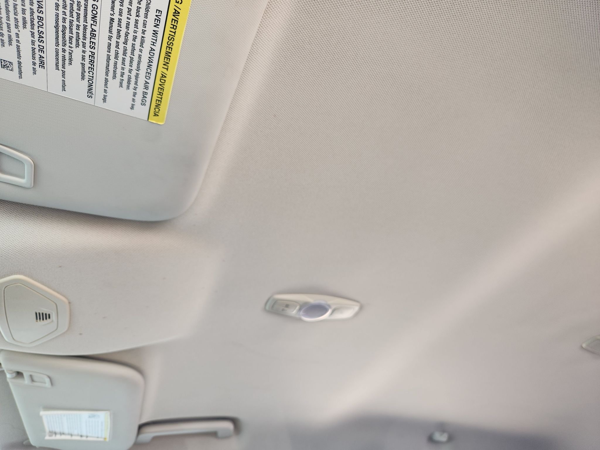 Used 2018 White Gold Metallic Ford SE image 26