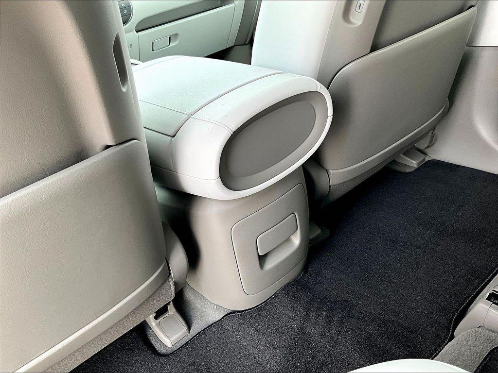 New 2026 Gray Hyundai SEL Premium 7P image 11