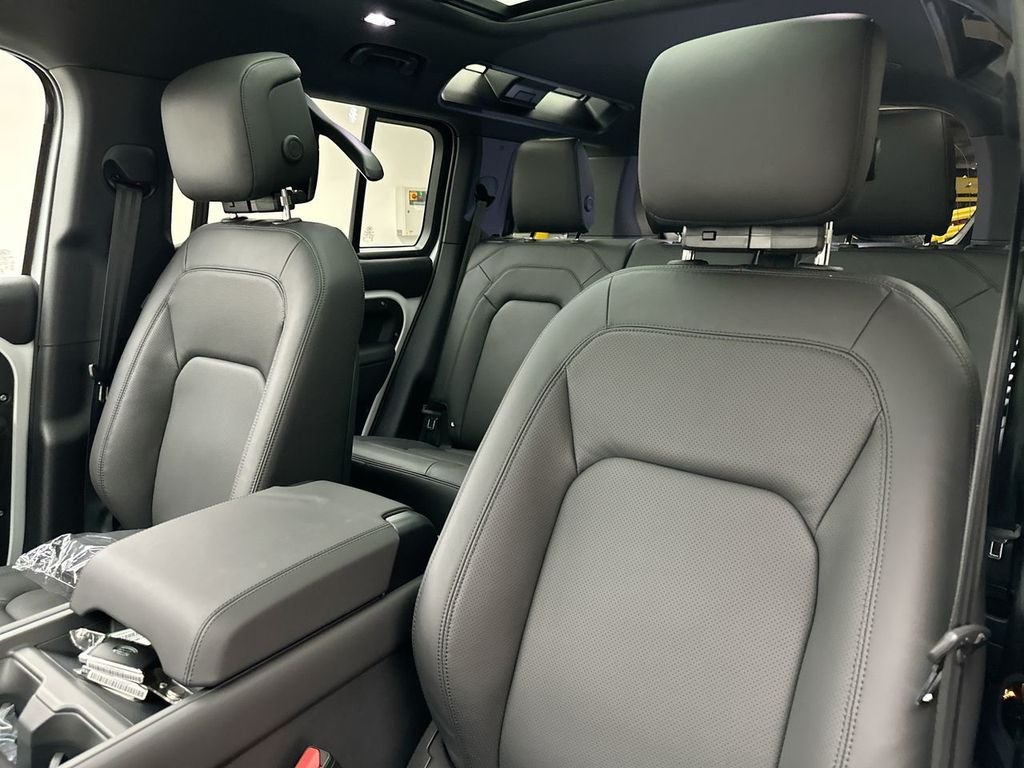 New 2026 Fuji White Land Rover X-Dynamic SE image 10
