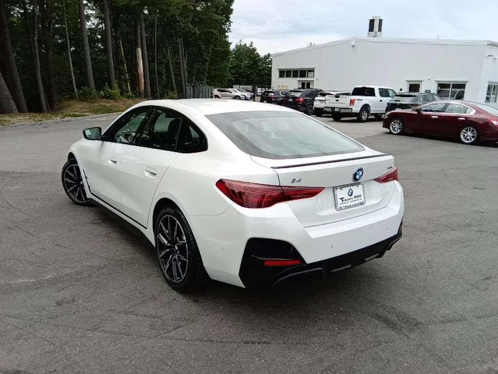 Certified Used 2025 Mineral White Metallic BMW xDrive40 image 5