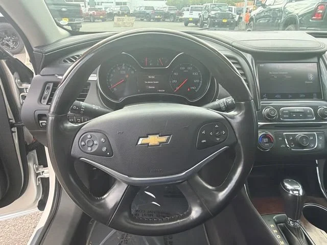 Used 2014 White Diamond Tricoat Chevrolet LTZ image 21