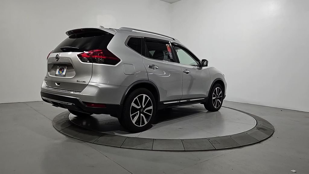 Used 2018 Silver Nissan SL image 5