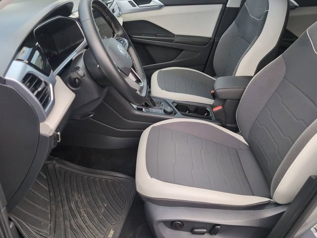 2025 Volkswagen Taos SE - Photo 18