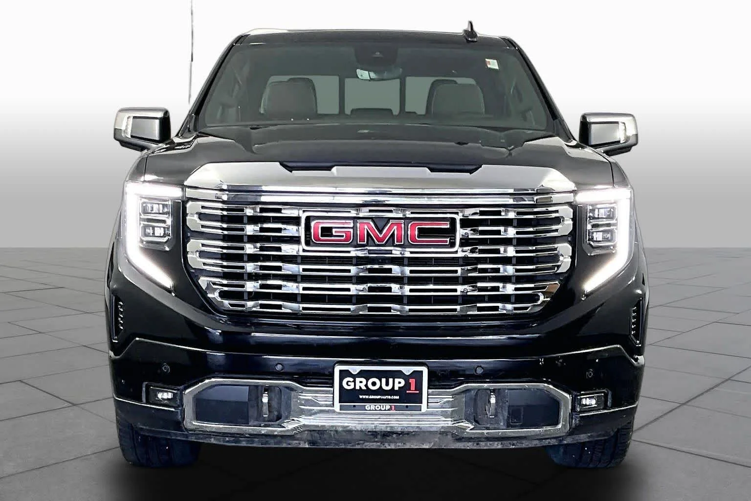 Used 2025 Onyx Black GMC Denali image 4