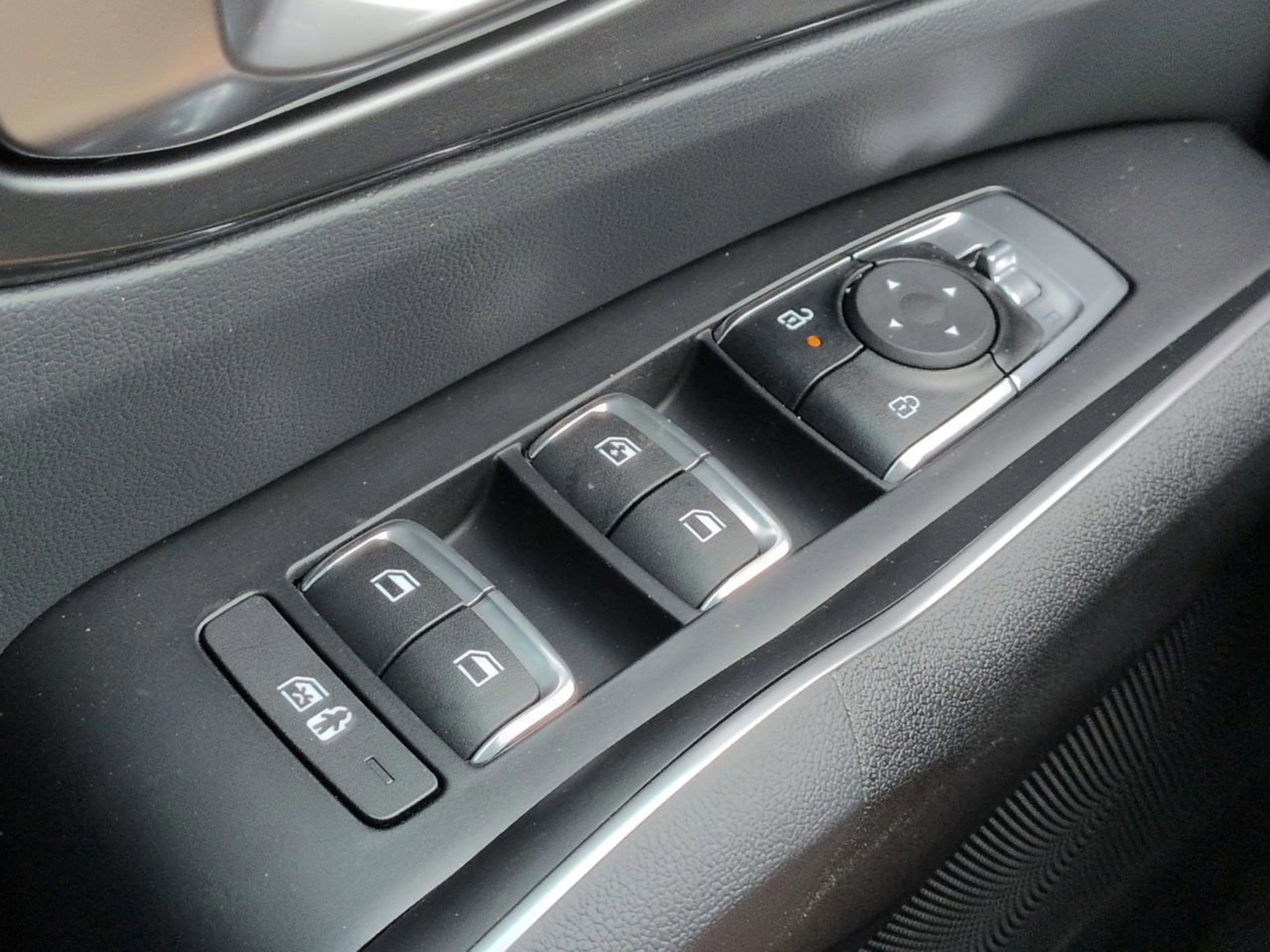 New 2026 Glacial White Kia S image 23