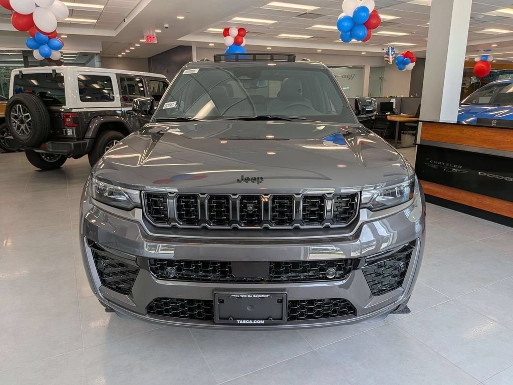 New 2026 Baltic Gray Metallic Clear-Coat Exterior Paint Jeep Limited Reserve image 7