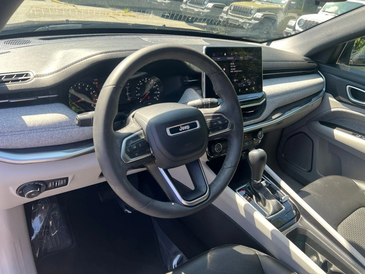 Used 2023 Black Jeep Latitude image 19