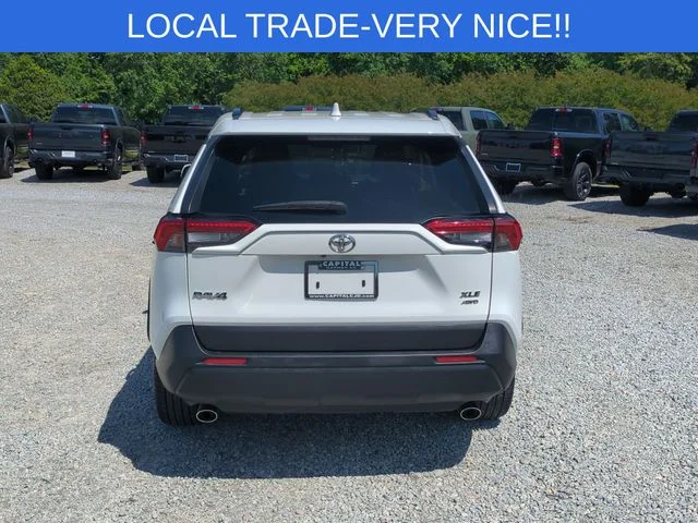 Used 2019 White Toyota XLE Premium image 4