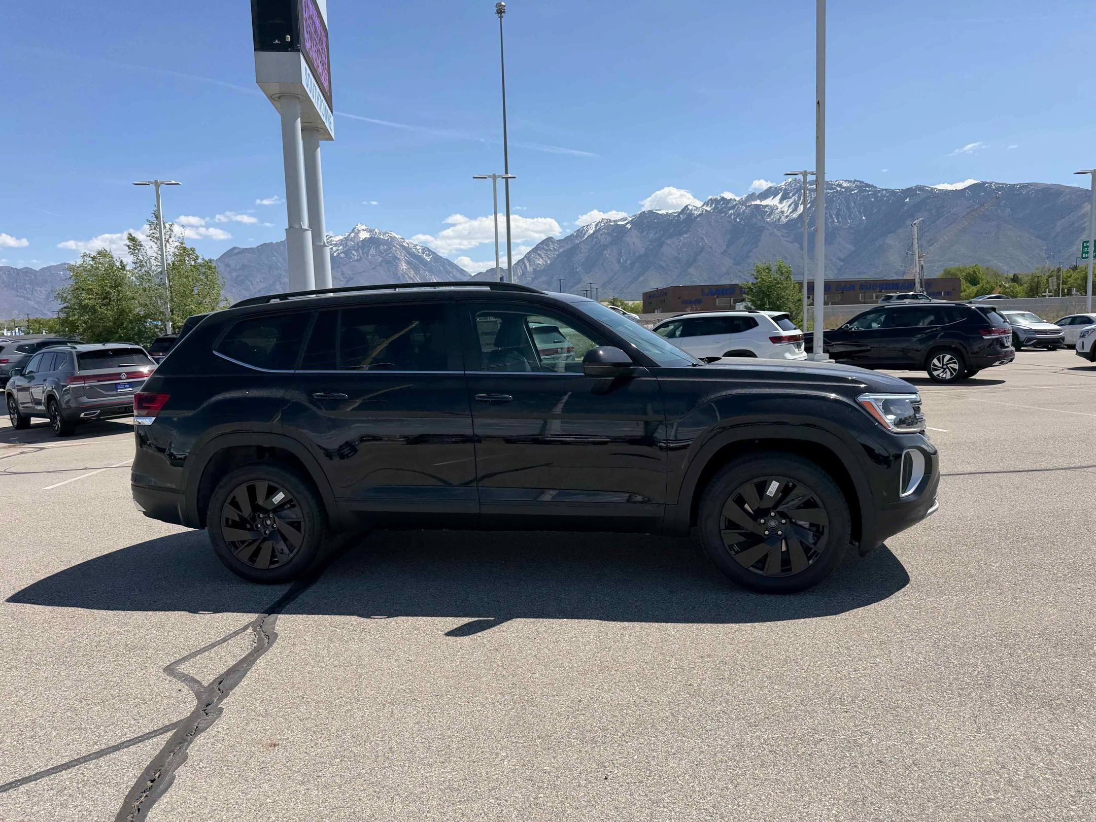 New 2026 Deep Black Volkswagen 2.0T SE w/Technology image 9
