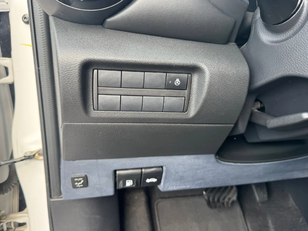Used 2021 White Nissan SR image 19