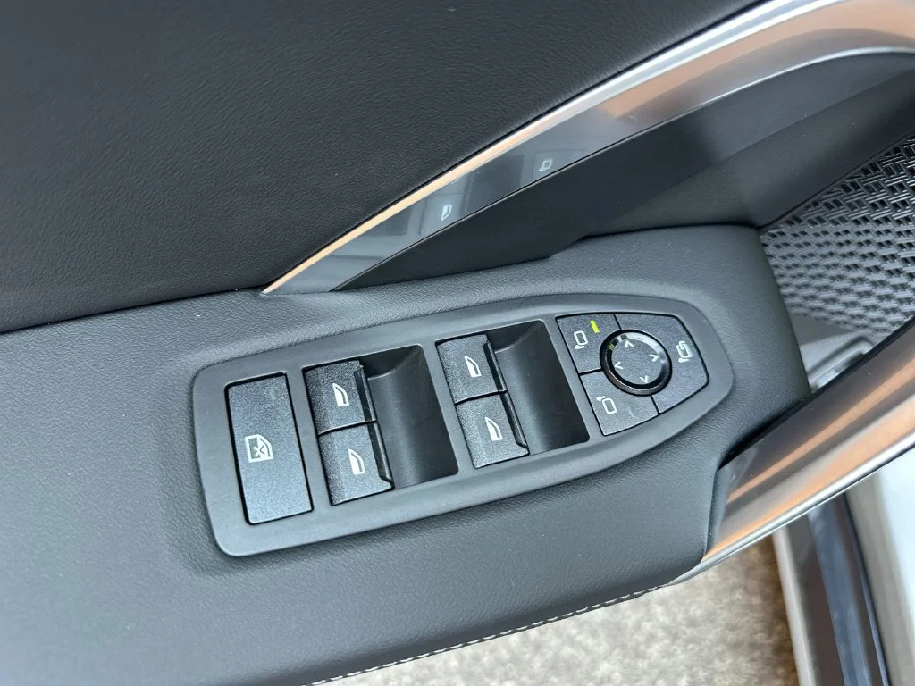 Used 2026 Silver BMW xDrive28i image 17