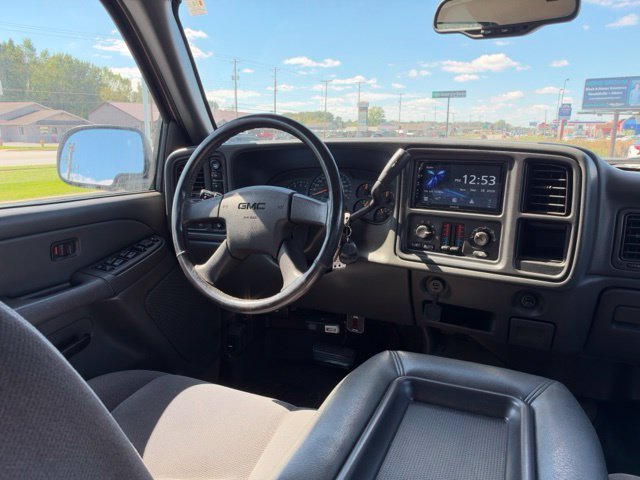 Used 2004 Beige GMC SLE image 12