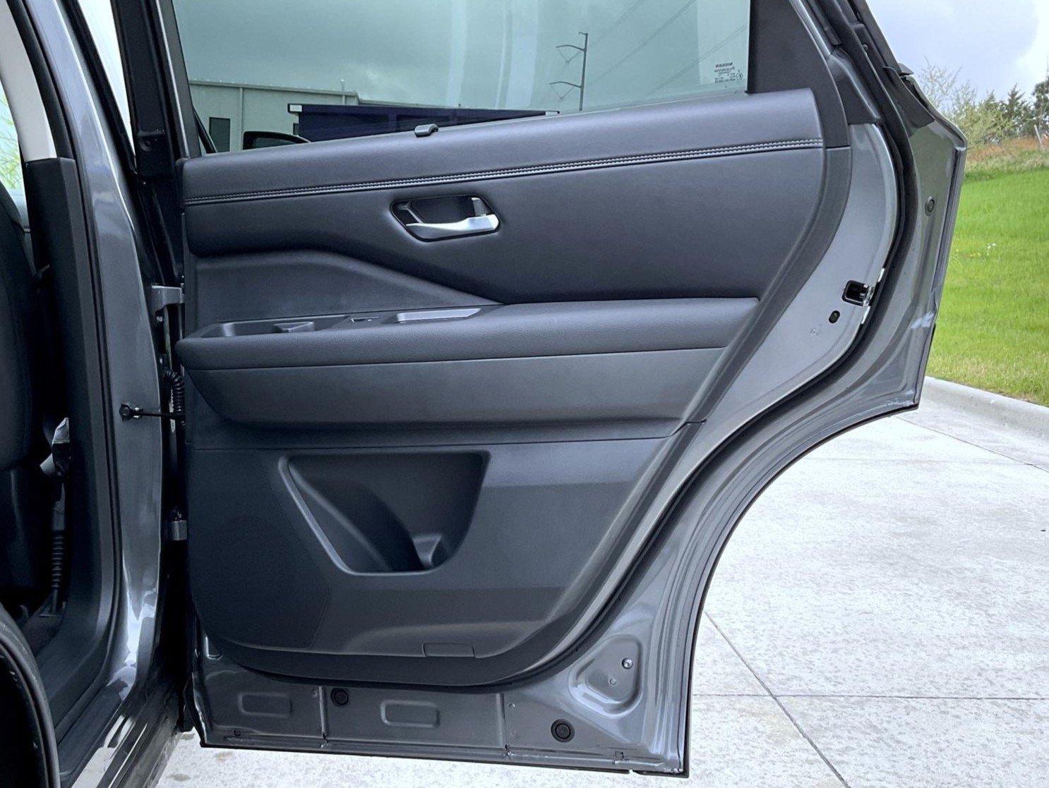 New 2026 Gun Metallic Nissan Platinum image 18
