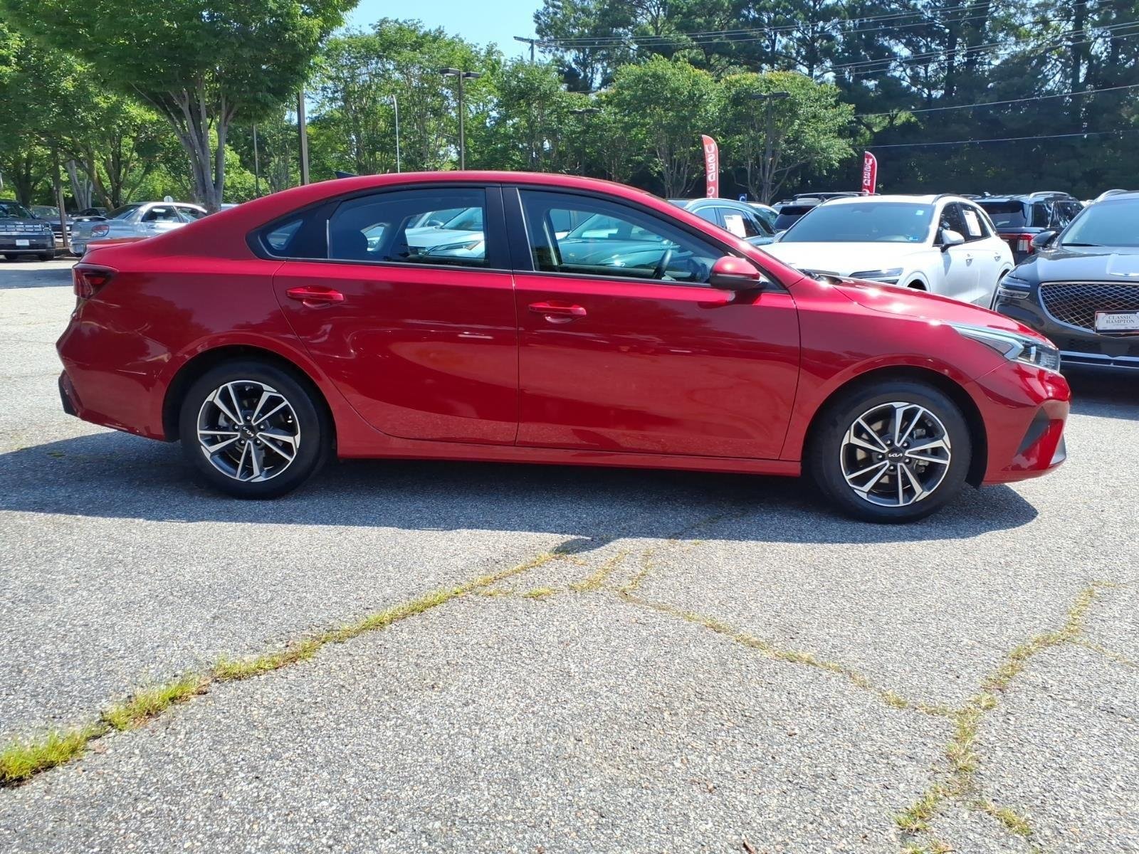 Used 2023 Currant Red Kia LXS image 5