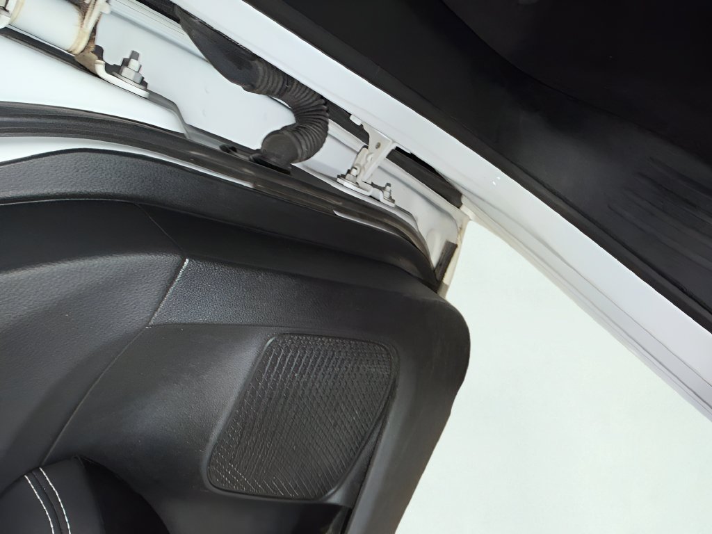 Used 2025  Chrysler Limited image 25