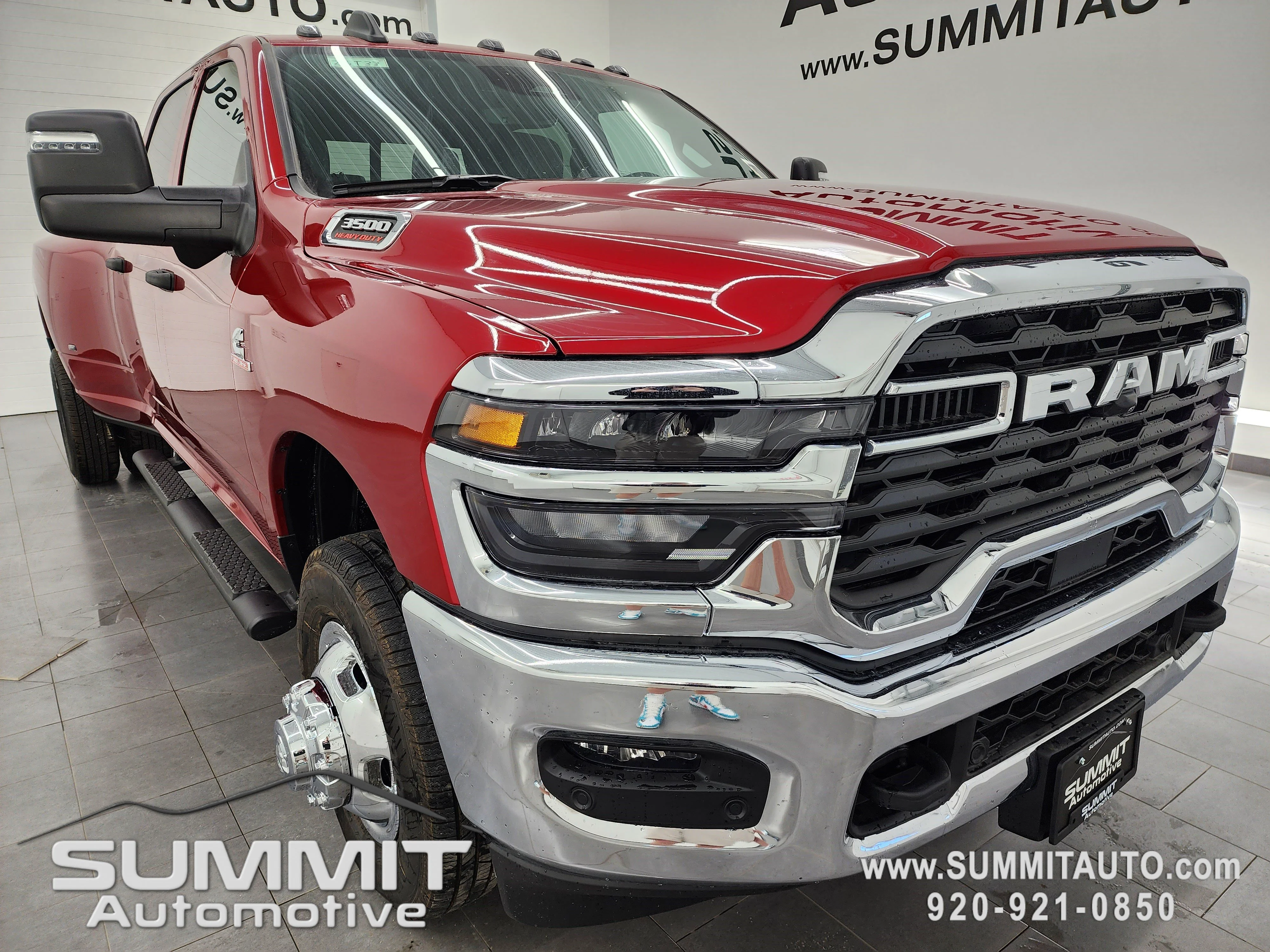 New 2026 Molten Red Pearl-Coat Exterior Paint RAM Tradesman image 2
