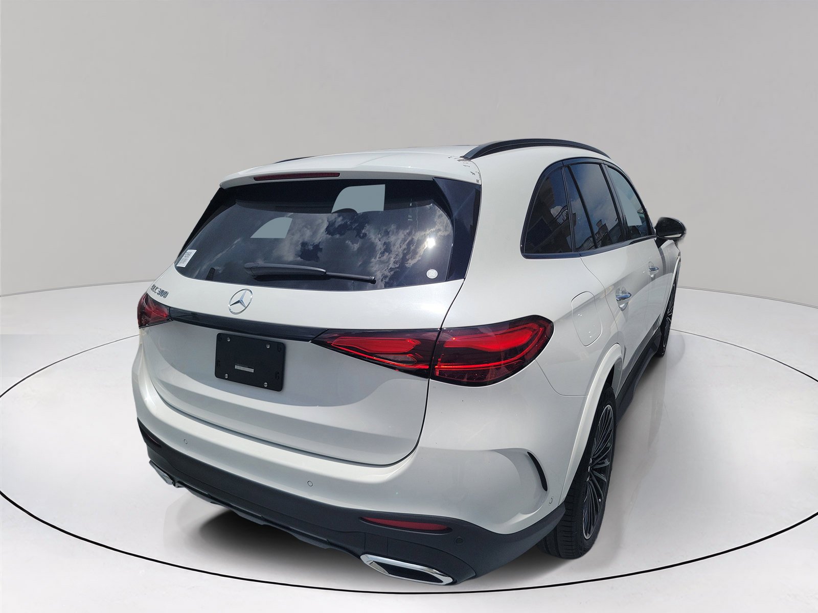 New 2026 MANUFAKTUR Moonlight White Metallic Mercedes-Benz GLC 300 image 37