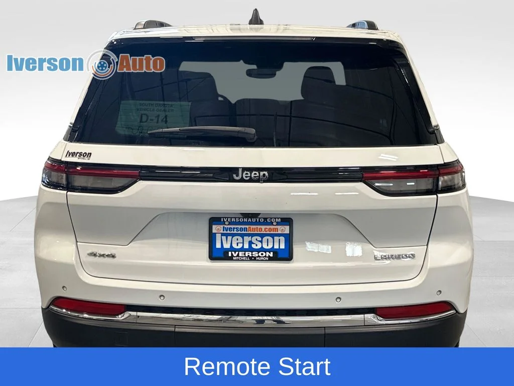 Used 2023 White Jeep Laredo image 8