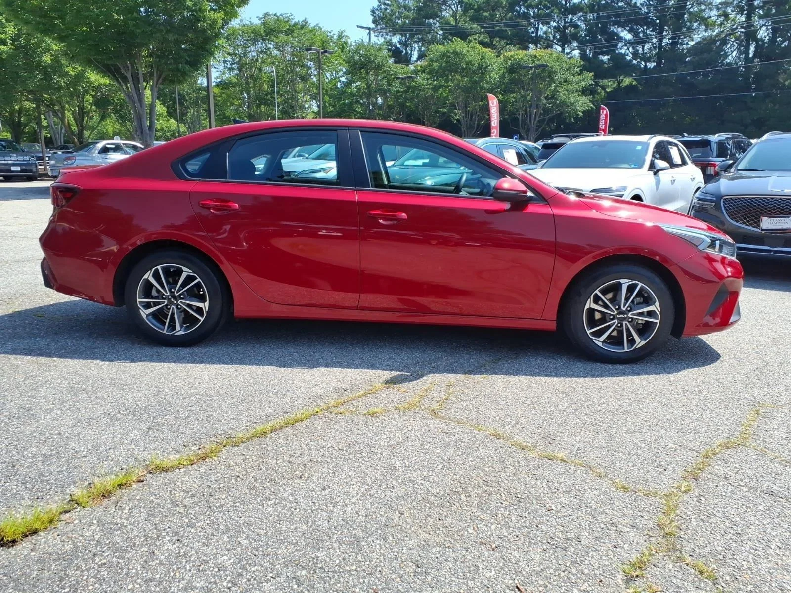Used 2023 Currant Red Kia LXS image 5