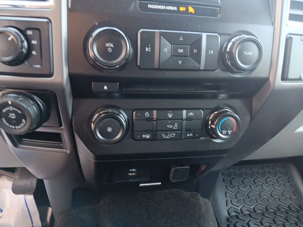 Used 2016 Ingot Silver Metallic Ford XLT image 21
