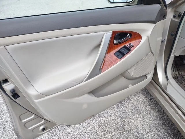Used 2009  Toyota  image 10