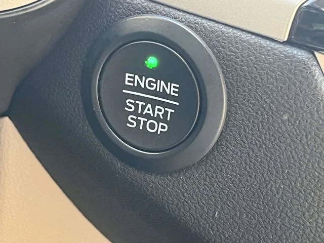 Used 2020 Agate Black Metallic Ford SE image 33