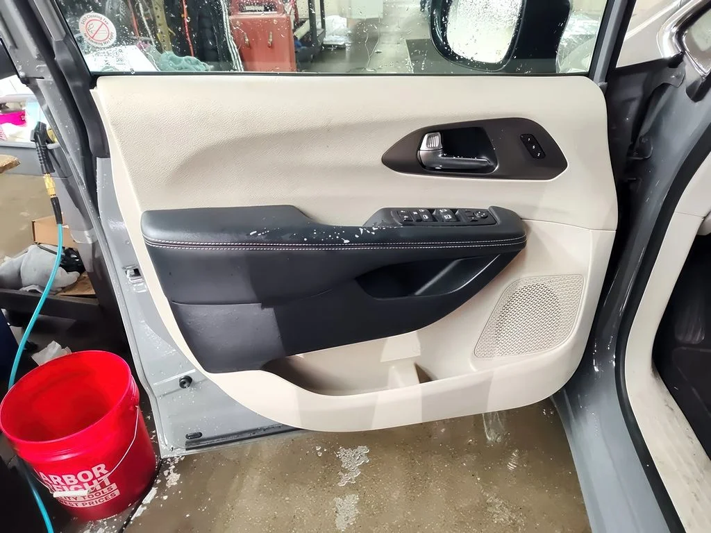 Used 2023 Ceramic Gray Clearcoat Chrysler Touring L image 6