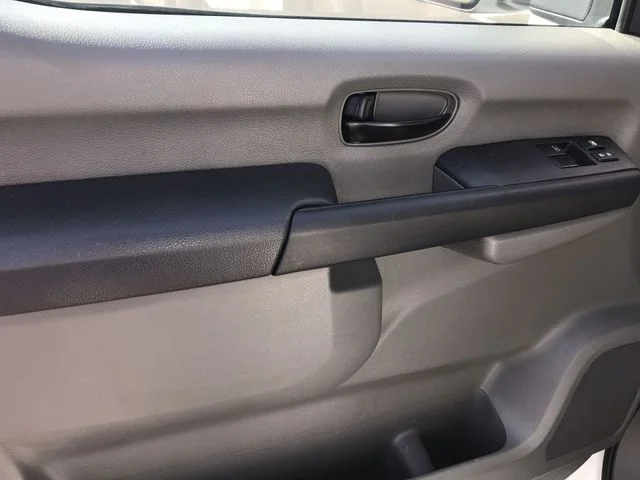 Used 2016 White Nissan SL image 13
