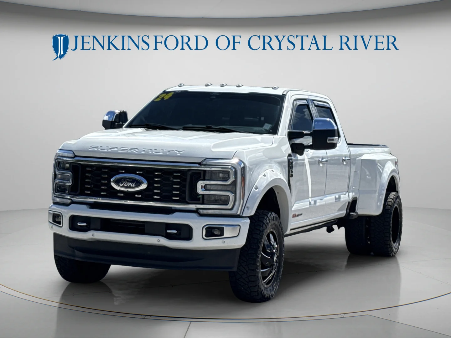 Used 2024 Star White Metallic Tri-Coat Ford Platinum image 11