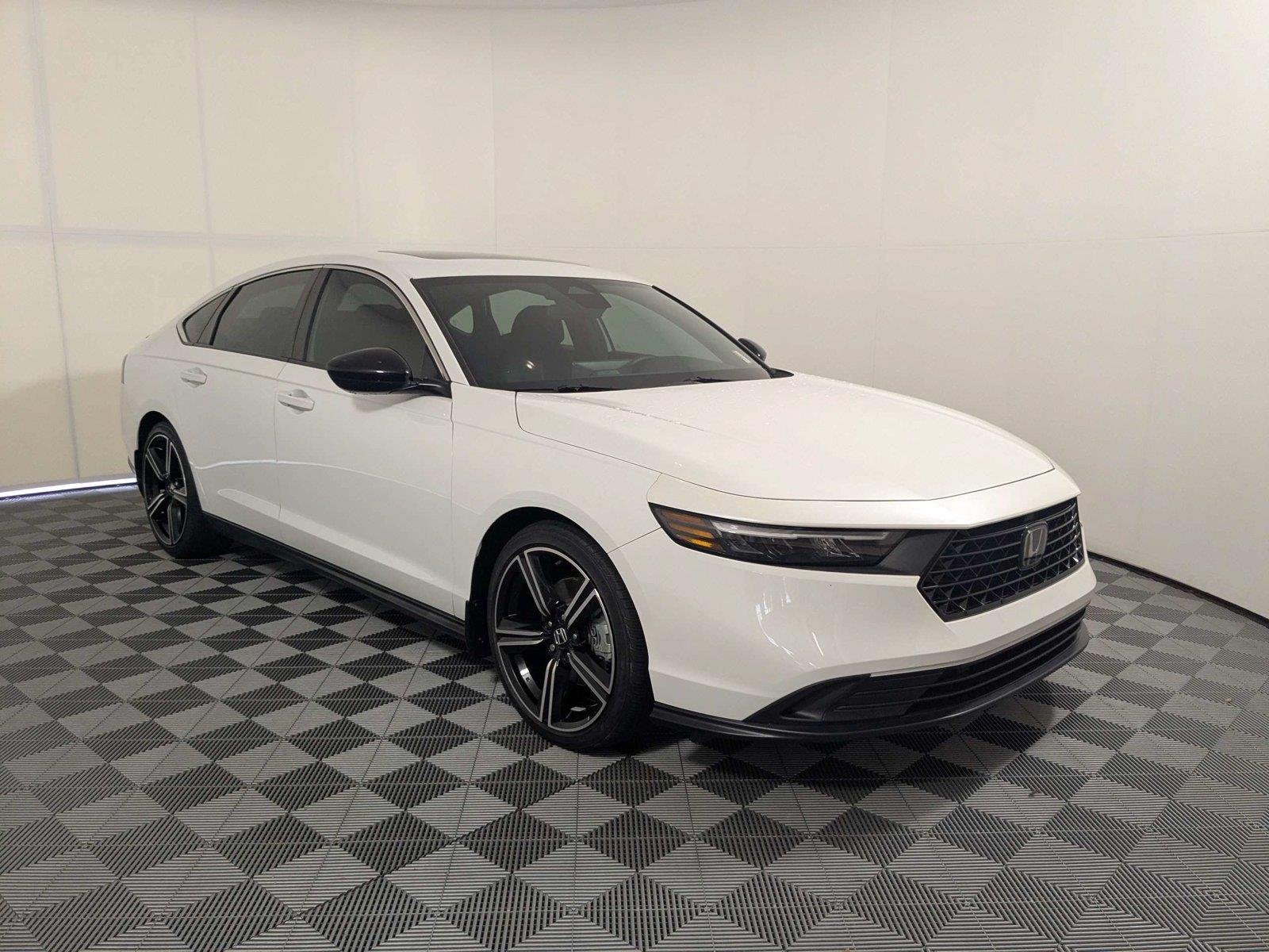 Used 2023 Platinum White Pearl Honda Sport image 4
