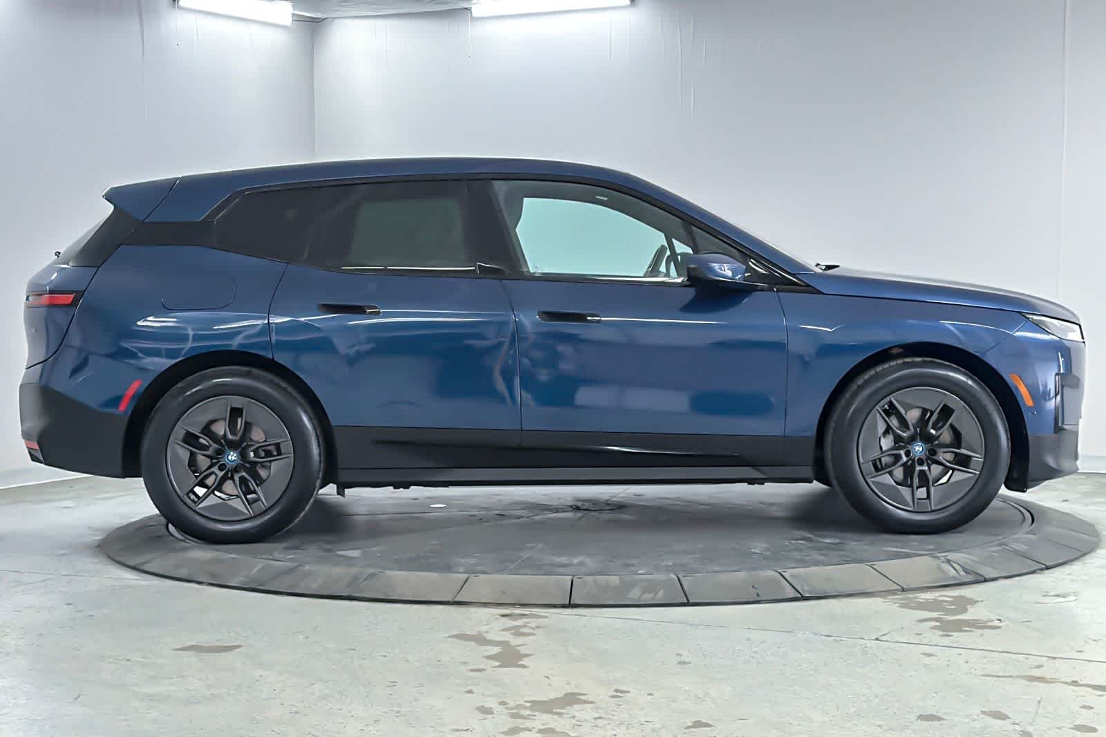 Used 2024 Phytonic Blue Metallic BMW xDrive50 image 8