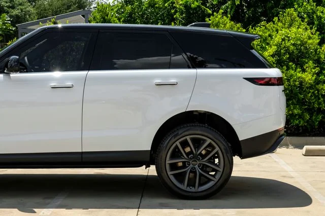 New 2026 Fuji White Land Rover SE image 17