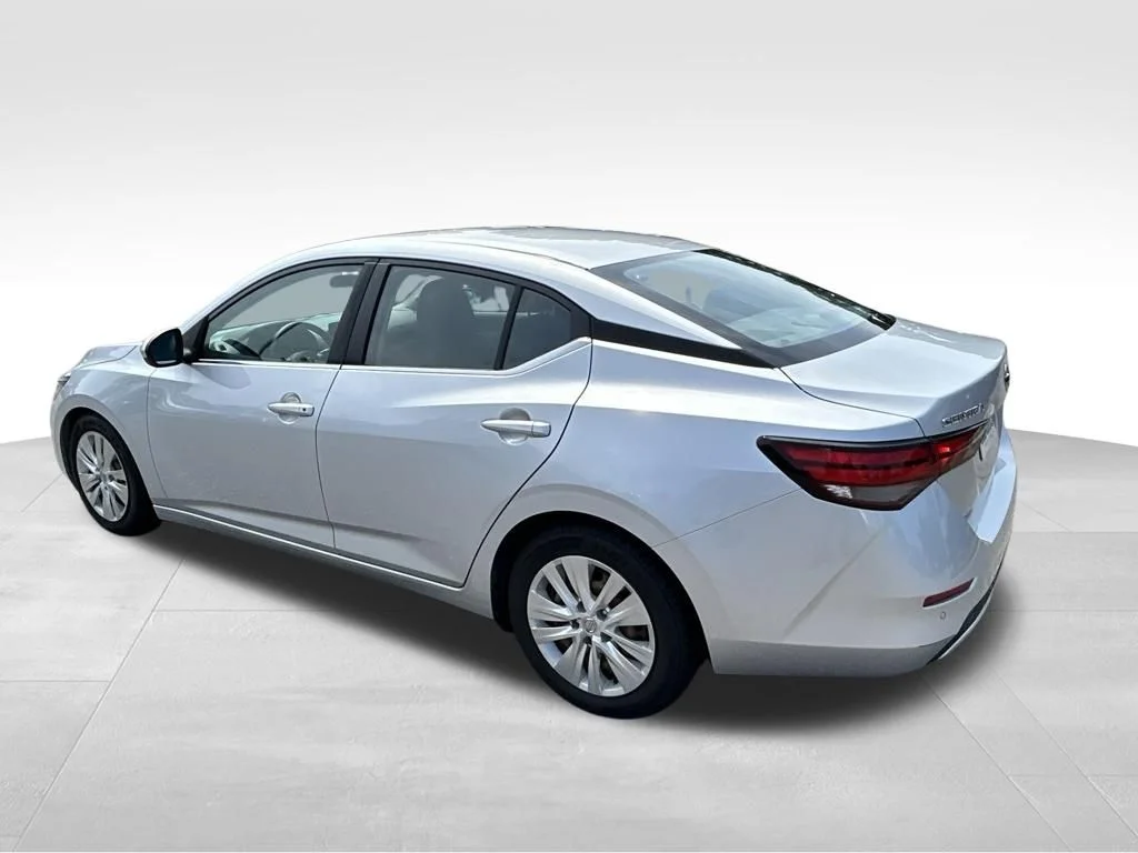Used 2020 Silver Nissan S image 4