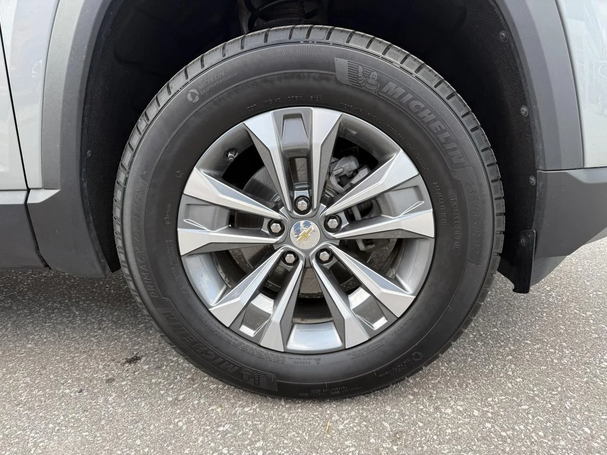 Certified Used 2025 Grey Chevrolet Awd Lt image 12
