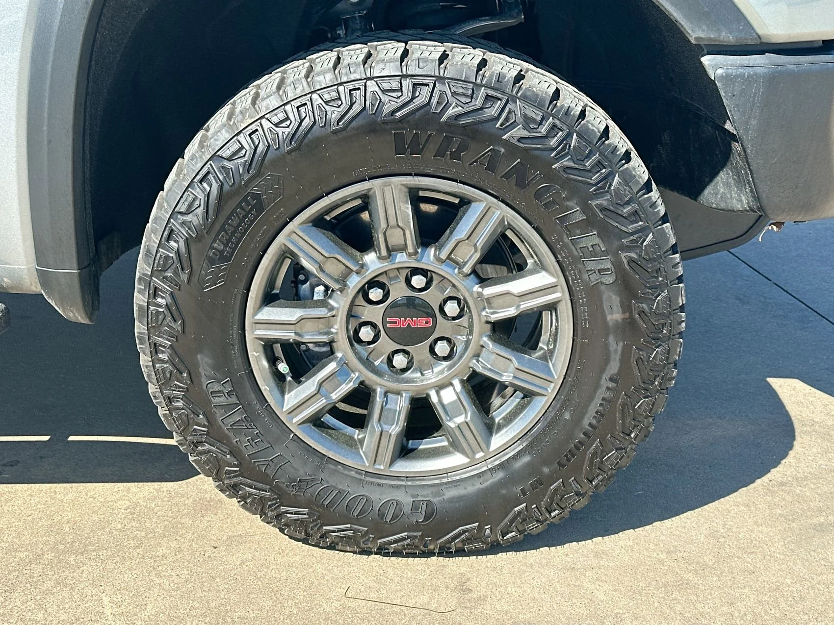 Used 2025 Sterling Metallic GMC AT4X image 10