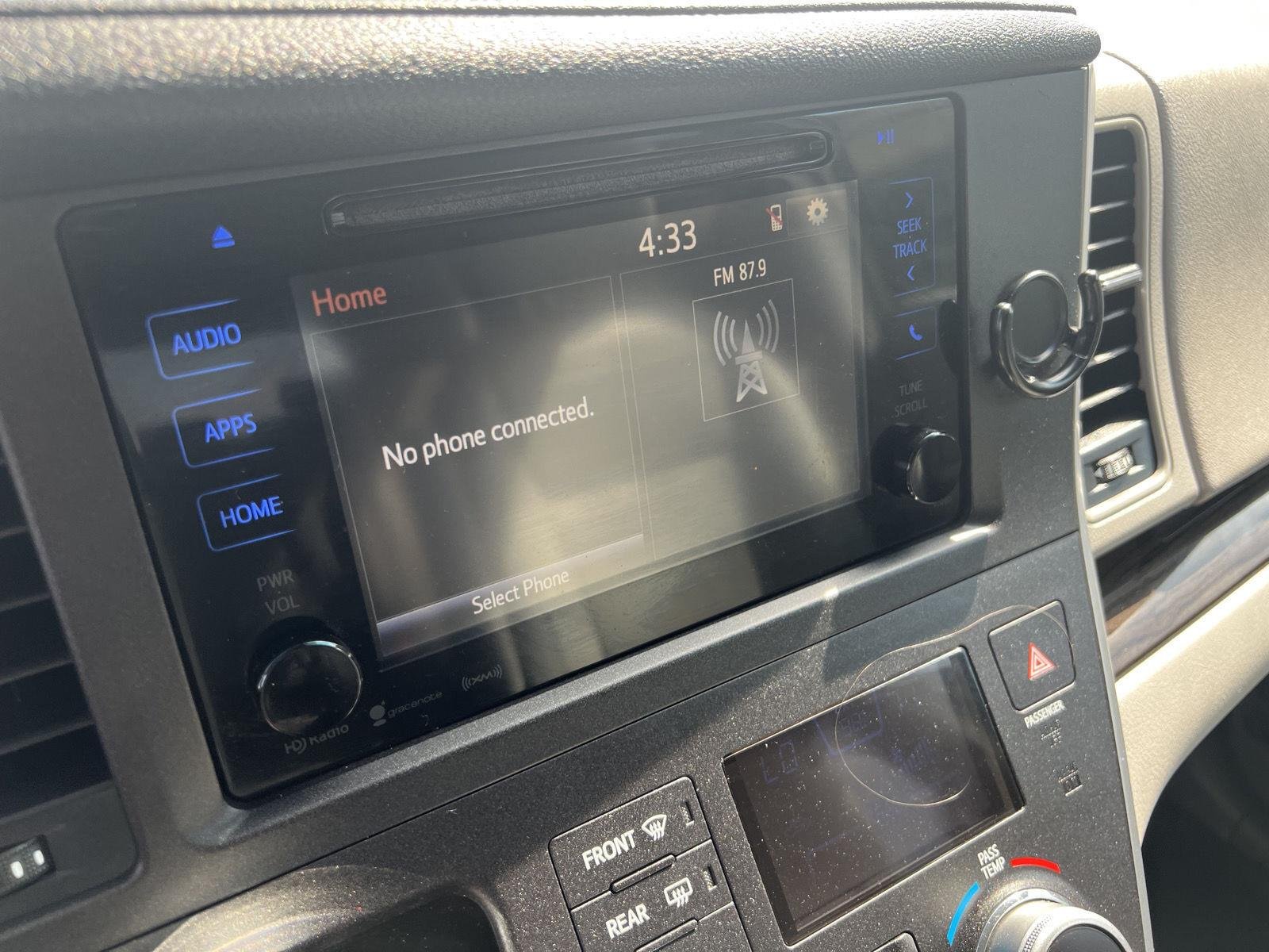 2016 Toyota Sienna XLE - Photo 22
