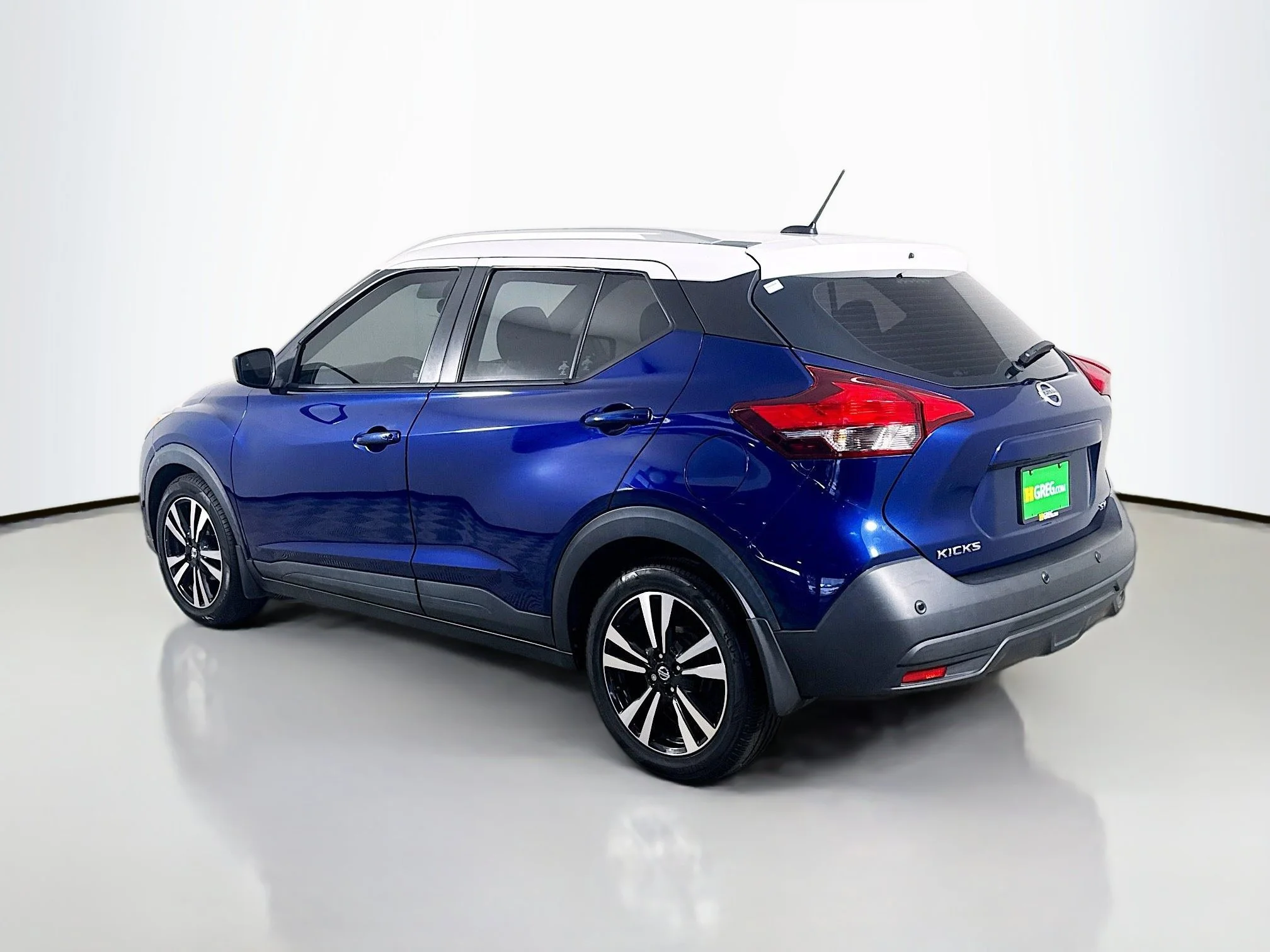 Used 2020 Deep Blue Pearl/Fresh Powder Nissan SV image 5