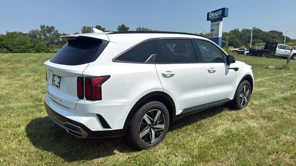 Used 2022 White Kia S image 13