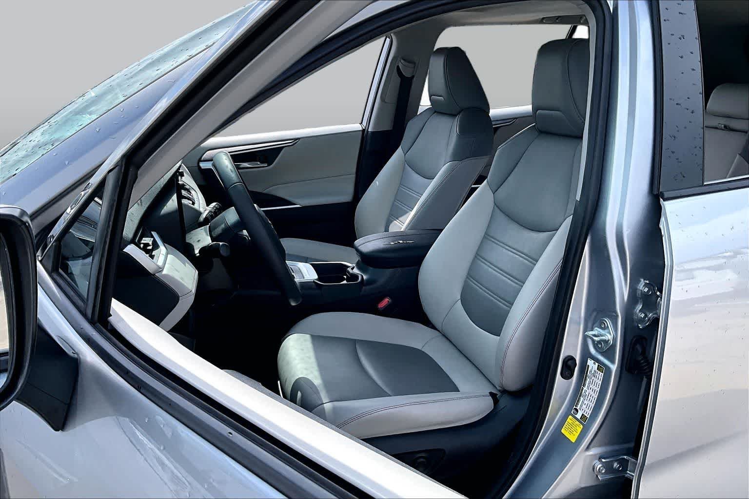 Used 2021 Silver Sky Metallic Toyota XLE Premium image 7