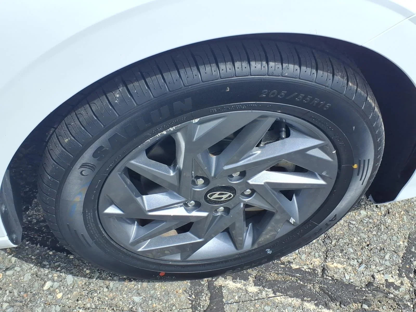 Used 2024 White Hyundai SEL image 11