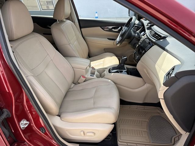 Used 2019 Red Nissan SL image 26