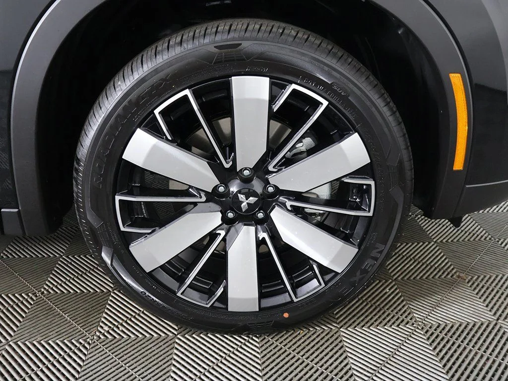 2025 Mitsubishi Outlander SE - Photo 26