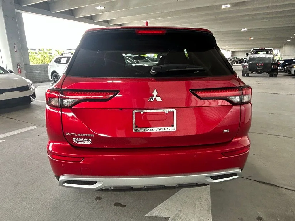 Used 2024 Diamond Mitsubishi SE Black Edition image 4